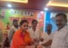 समाजसेविका पूजा पाल ने बांधीं राखियां:सिद्धार्थनगर में शुभचिंतकों और नगरवासियों ने किया स्वागत समाजसेविका पूजा पाल ने बांधीं राखियां:सिद्धार्थनगर में शुभचिंतकों और नगरवासियों ने किया स्वागत